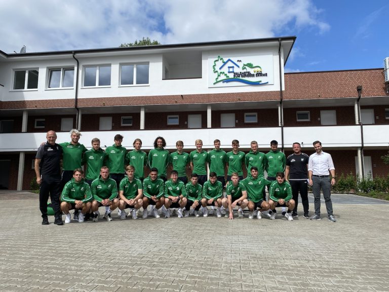Trainingslager SV Roedinghausen U23 Manschaftsbild Waldhotel zum Bergsee Damme